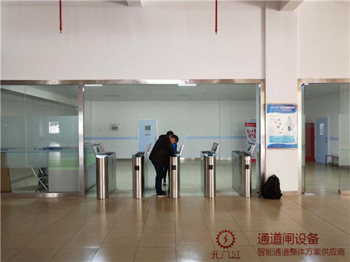 工厂三辊闸应用案例