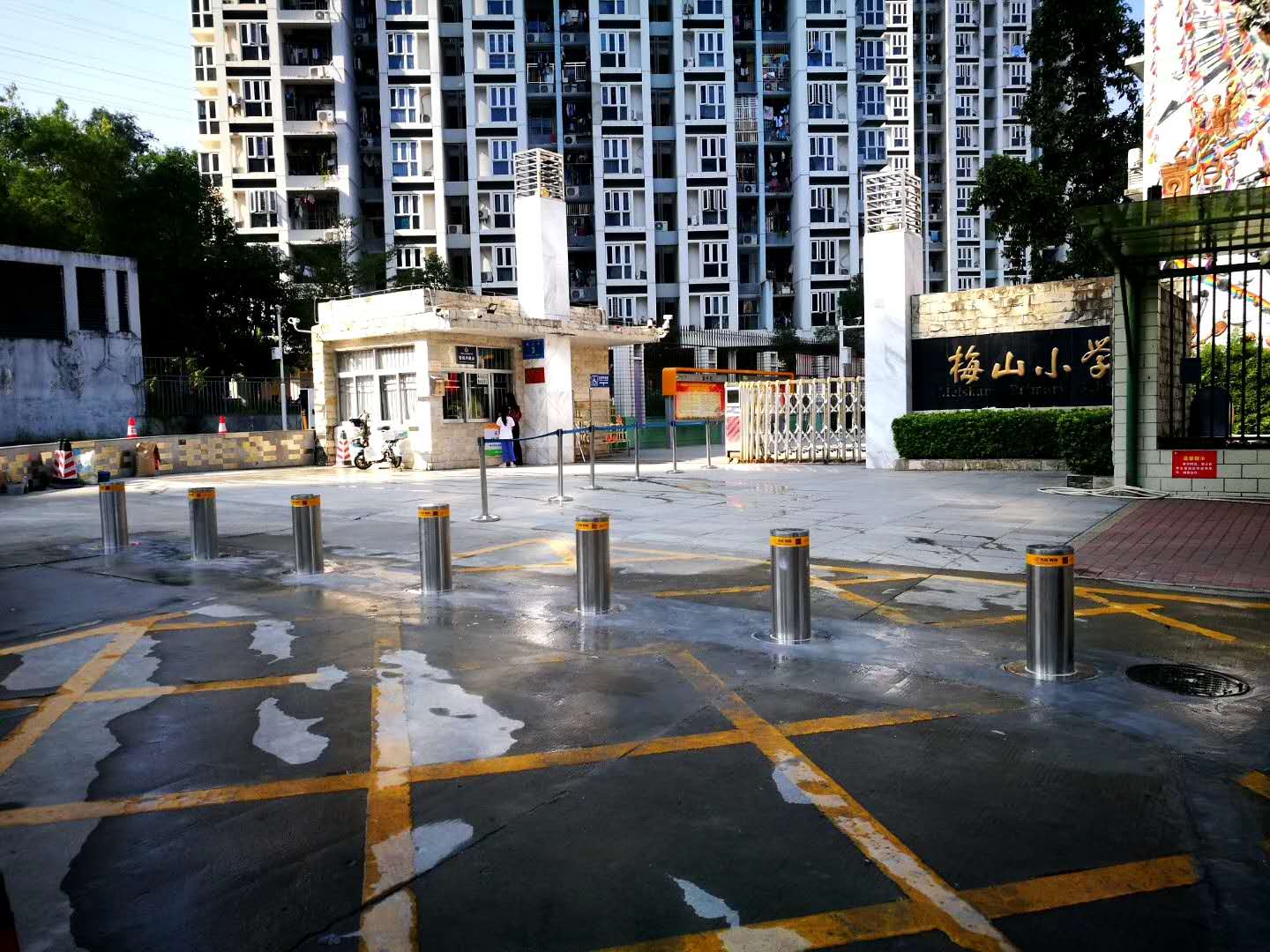 深圳市梅山小学升降防撞柱