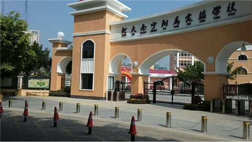 广西学校路障升降路桩案例.png